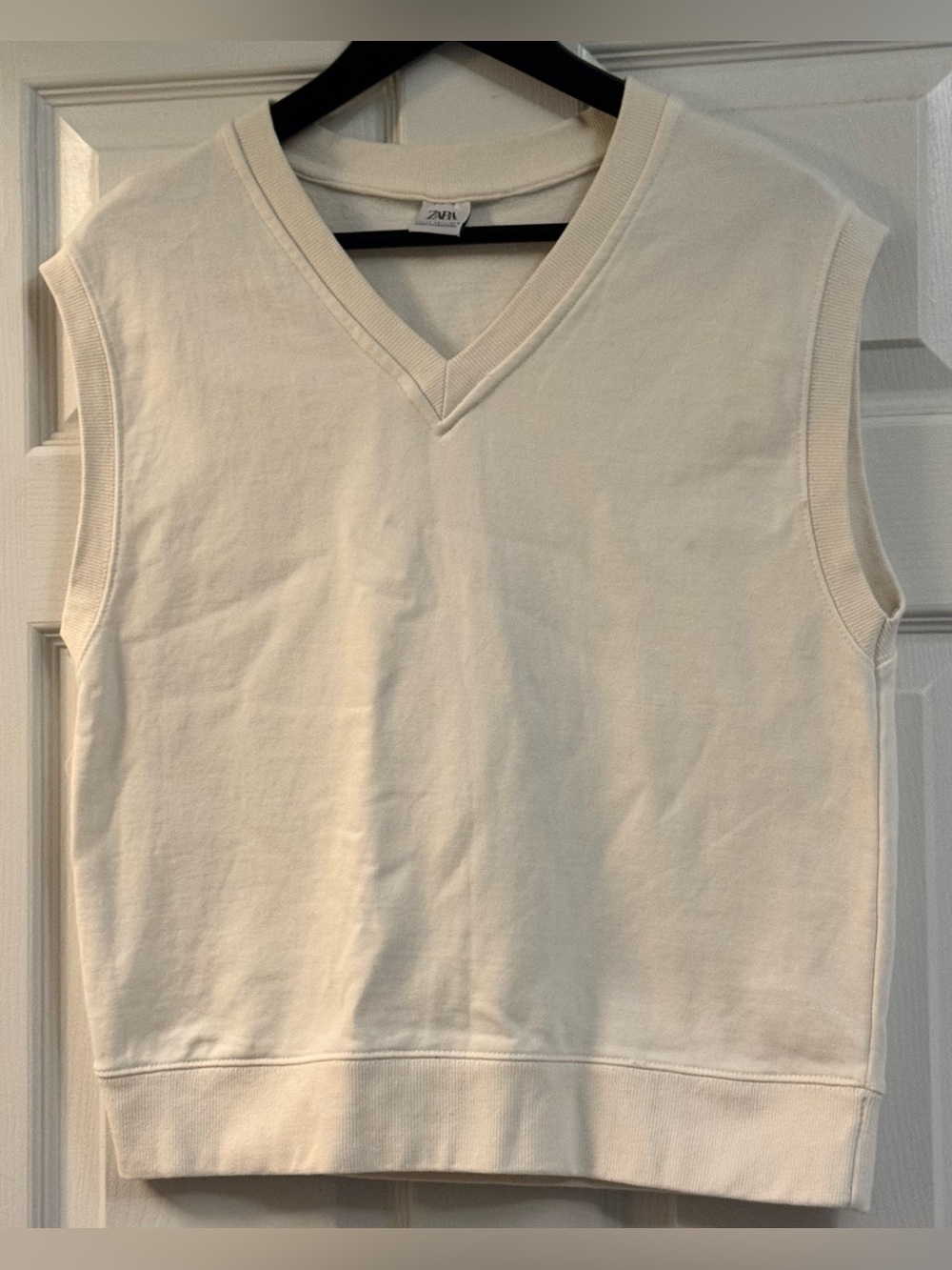 ZARA Cream V-Neck Sleeveless Knit Vest